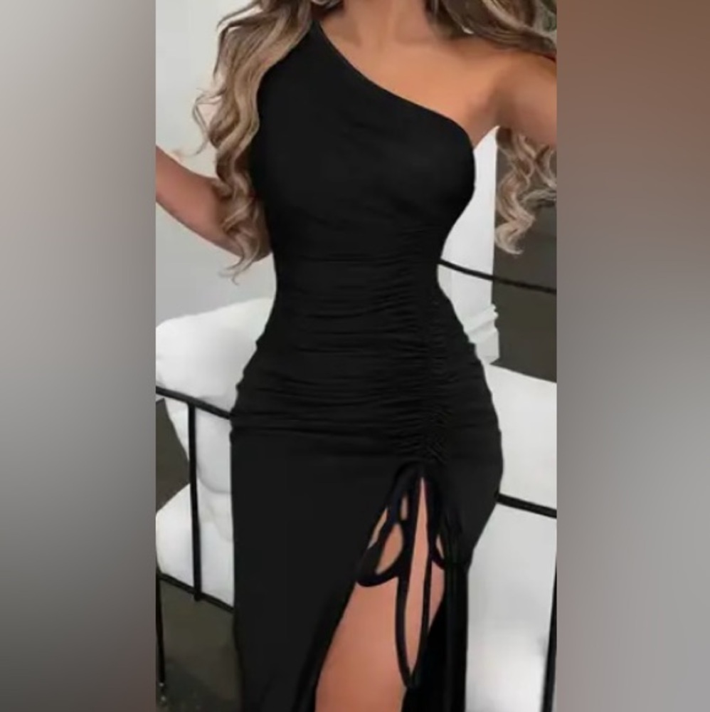 NWOT Off- shoulder Little Black Dress (Size XL)